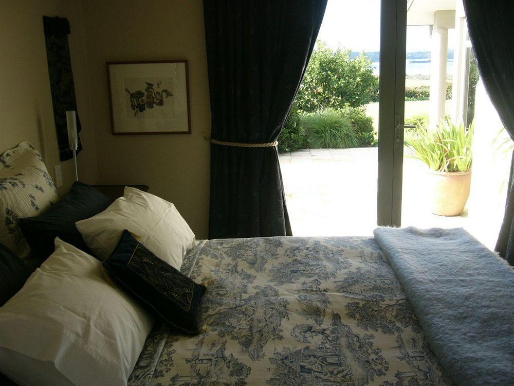 Heron Hill Hotel เคริเคริ ภายนอก รูปภาพ